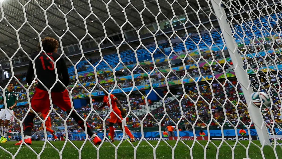 2014-06-29T182419Z-800871913-TB3EA6T1HS3FF-RTRMADP-3-SOCCER-WORLD-M51-NED-MEX-JPG4326678615617748729