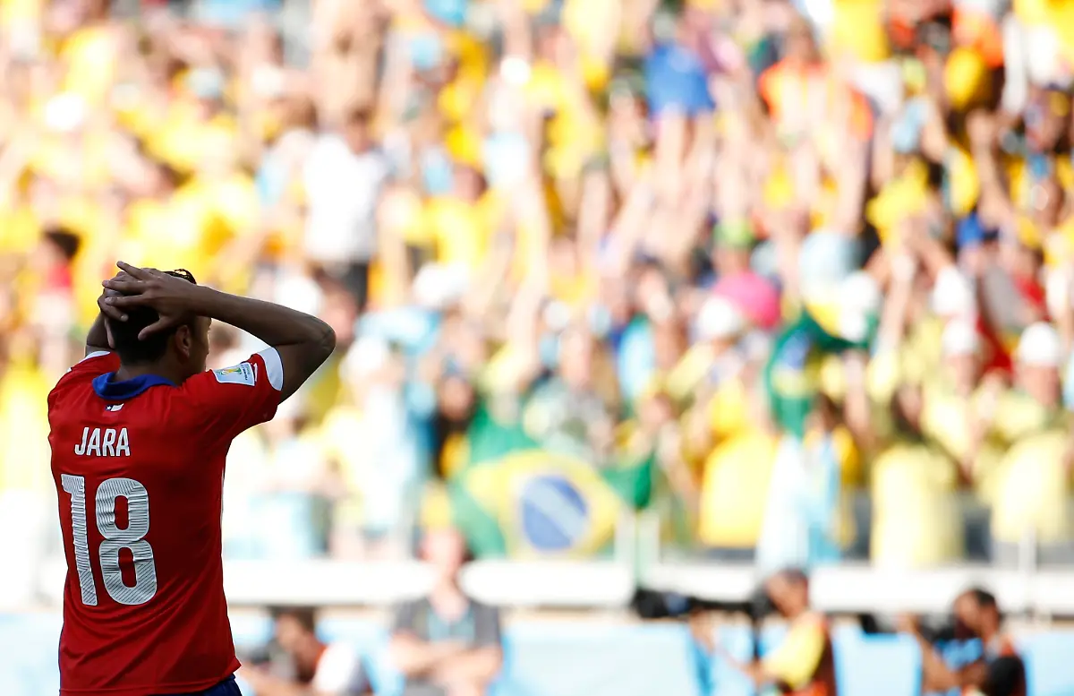 2014-06-28T192557Z-1309550854-TB3EA6S1KMU9L-RTRMADP-3-SOCCER-WORLD-M49-BRA-CHI-JPG763867521369045504