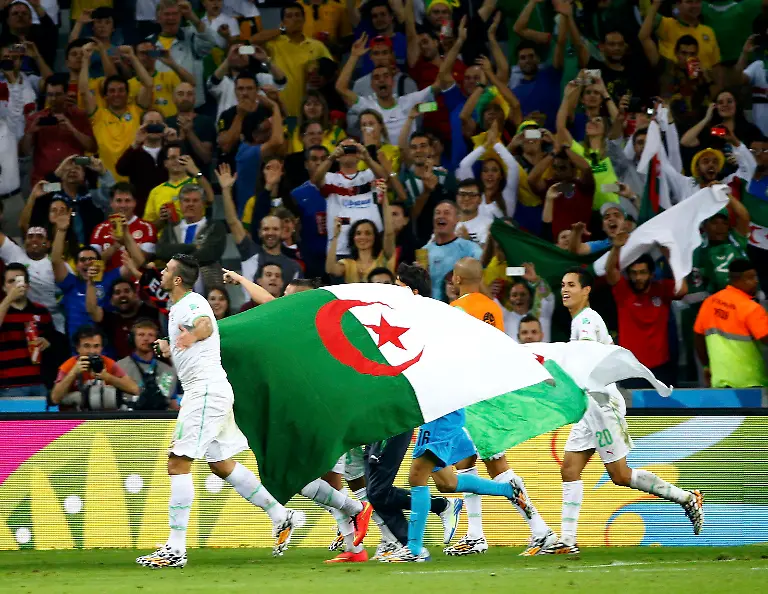 2014-06-26T220458Z-223818705-TB3EA6Q1PEMMM-RTRMADP-3-SOCCER-WORLD-M48-ALG-RUS-JPG8377055934274204130