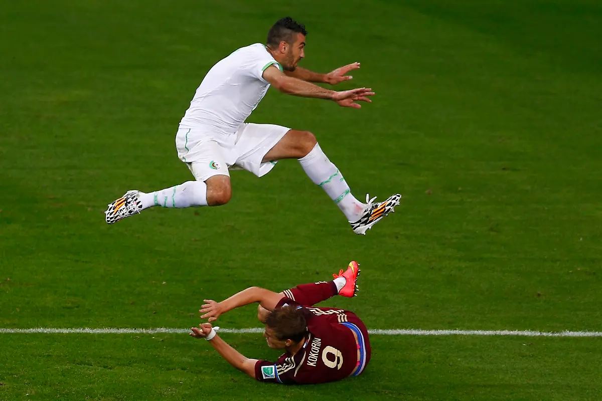 2014-06-26T213422Z-568475134-TB3EA6Q1NZMKH-RTRMADP-3-SOCCER-WORLD-M48-ALG-RUS-JPG5707875456697676720