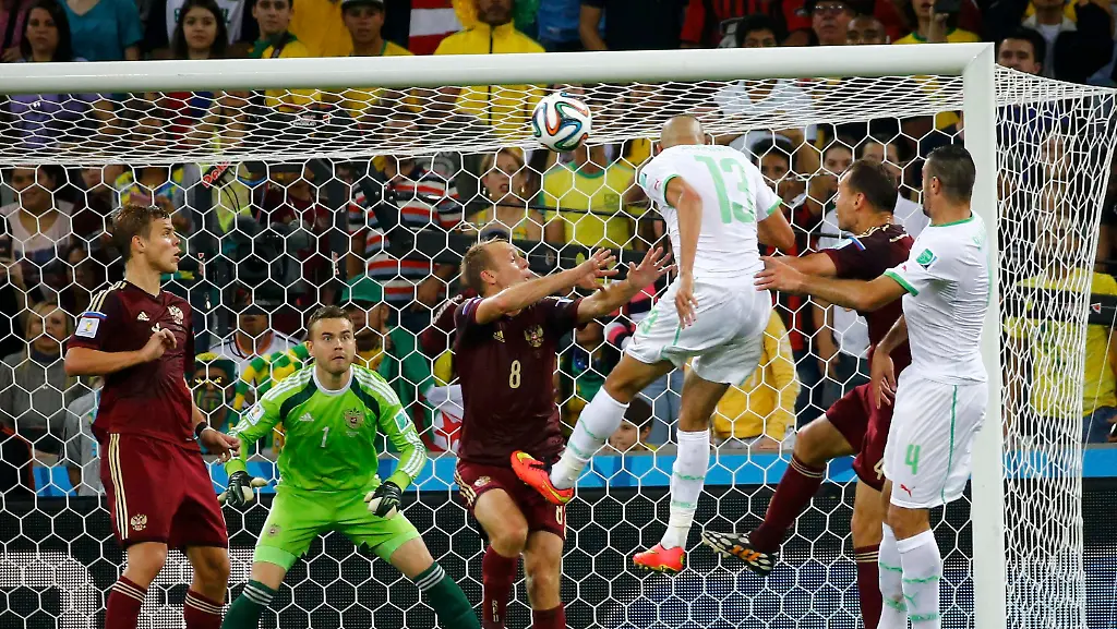 2014-06-26T204758Z-1467659328-TB3EA6Q1LUAHC-RTRMADP-3-SOCCER-WORLD-M48-ALG-RUS-JPG6788566574827467670