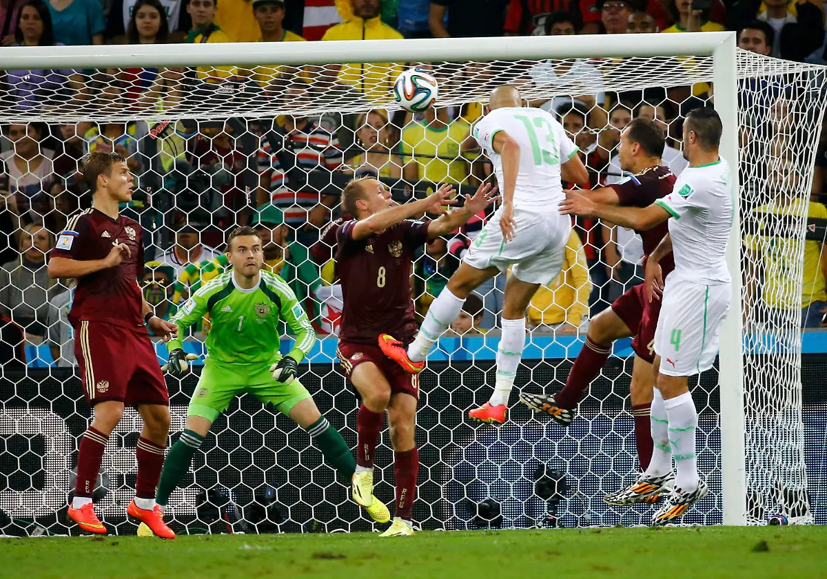 2014-06-26T204758Z-1467659328-TB3EA6Q1LUAHC-RTRMADP-3-SOCCER-WORLD-M48-ALG-RUS-JPG6788566574827467670