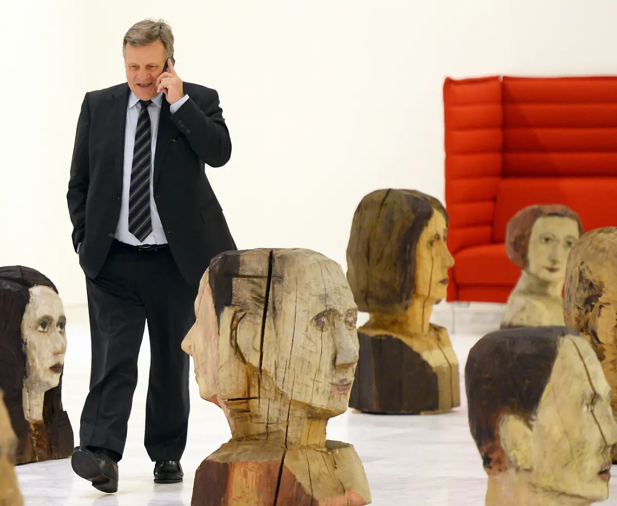 dpa-Mehdorn-telefonieren