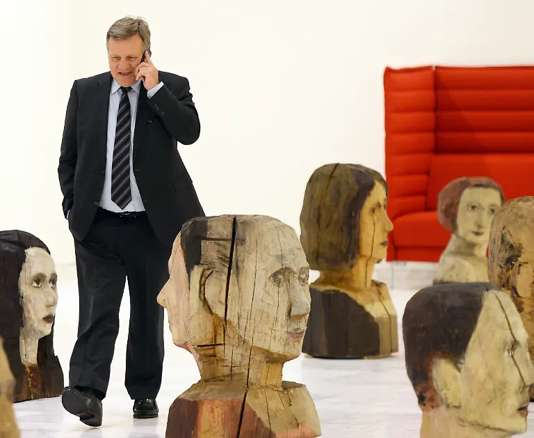 dpa-Mehdorn-telefonieren