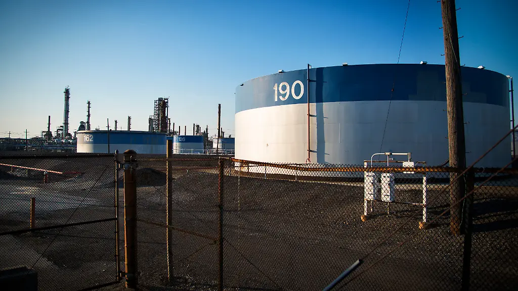 Fuel-storage-tanks-are-seen-at-the-Philadelphia-Energy-Solutions-oil-refinery-owned-by-The-Carlyle-Group-in-south-Philadelphia-March-22-2014-Picture-taken-March-22-2014-To-match-OIL-ETHANOL