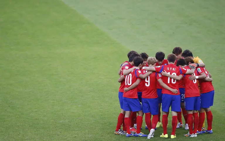 2014-06-22T201026Z-320872007-TB3EA6M1K3GS4-RTRMADP-3-SOCCER-WORLD-M32-KOR-ALG-JPG3764072281944312871