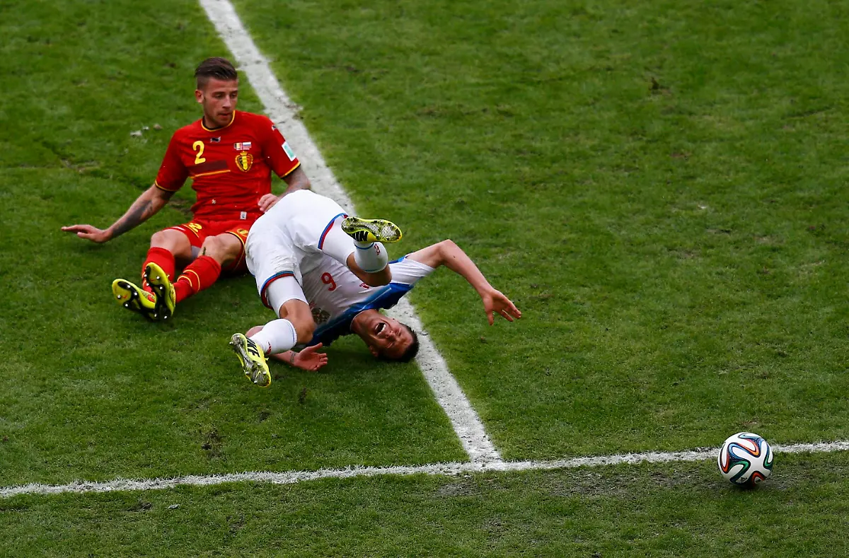 2014-06-22T174203Z-1589180133-TB3EA6M1FSXKB-RTRMADP-3-SOCCER-WORLD-M31-BEL-RUS-JPG3186106355283426353