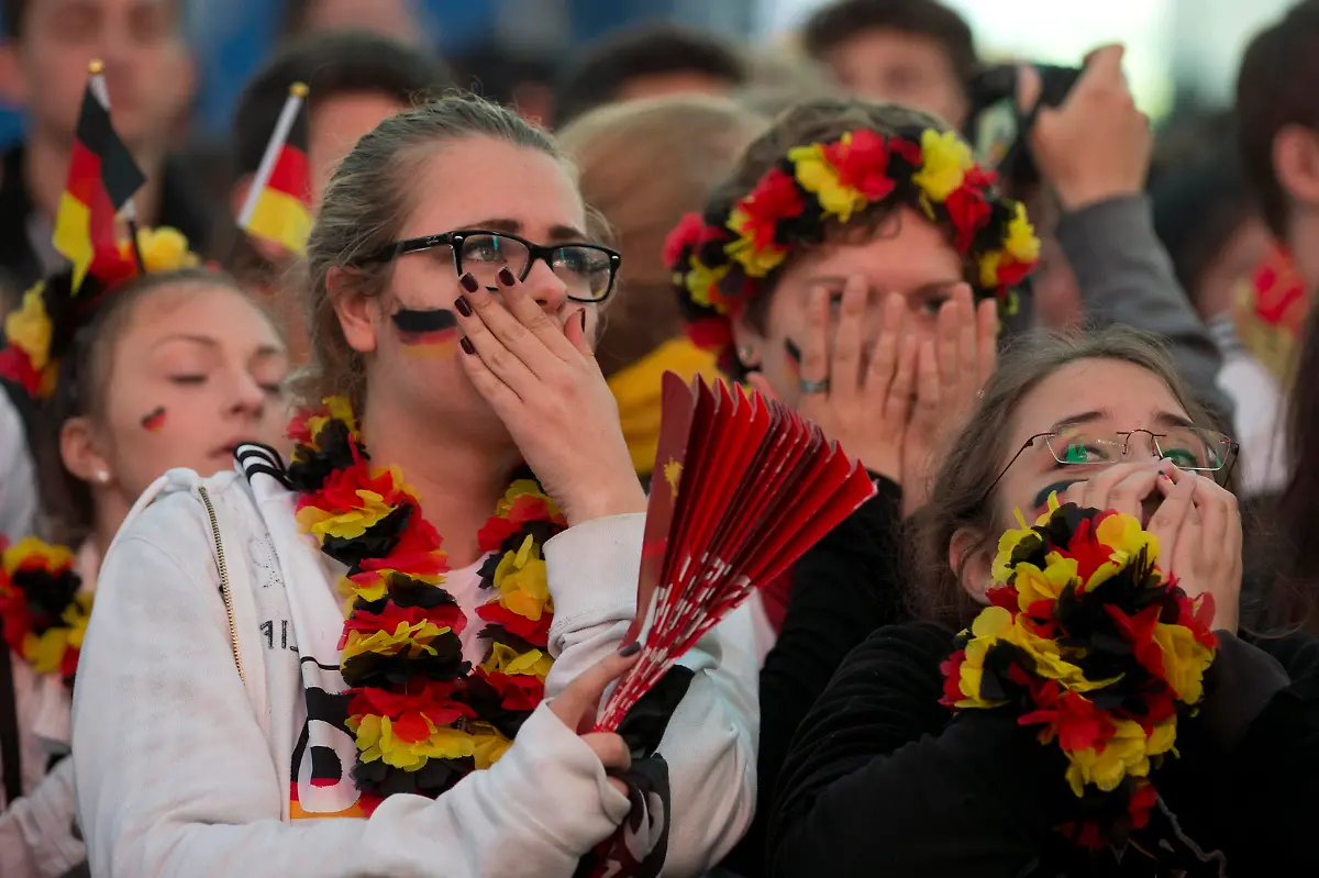 2014-06-21T203342Z-1791147707-GM1EA6M0CLS01-RTRMADP-3-SOCCER-WORLD-JPG6603089592288286780