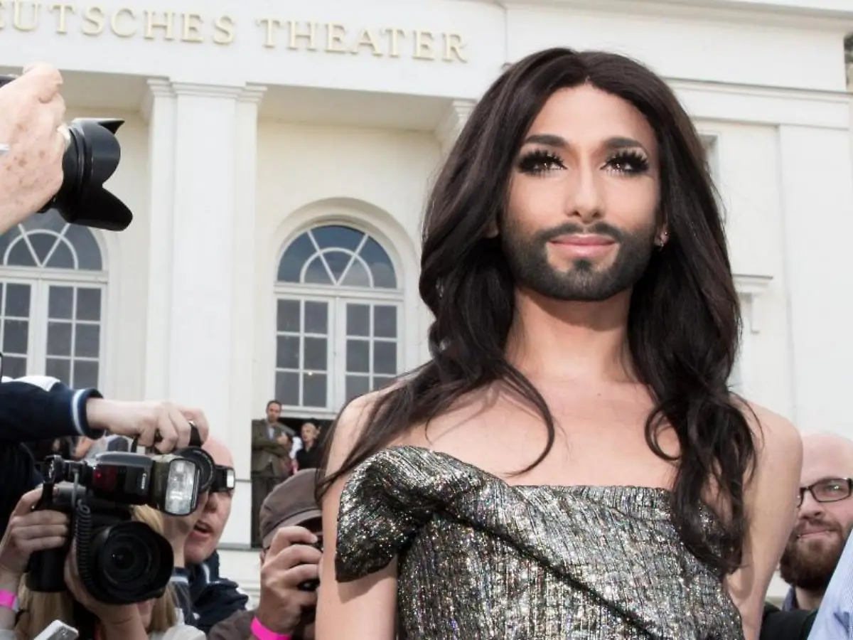 Die-Saengerin-Conchita-Wurst-kam-zur-Stonewall-Gala-in-Berlin-und-richtete-klare-Worte-an-die-gay-community