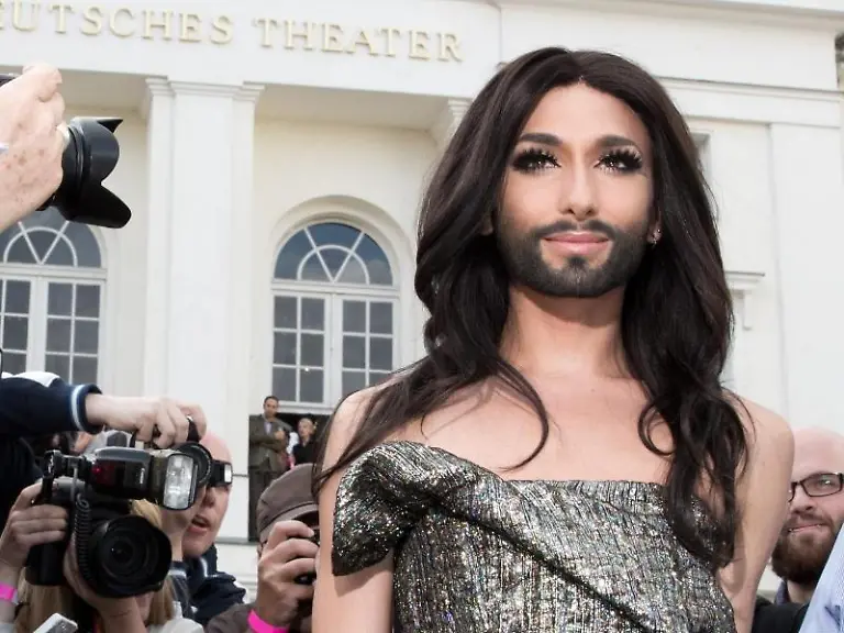 Die-Saengerin-Conchita-Wurst-kam-zur-Stonewall-Gala-in-Berlin-und-richtete-klare-Worte-an-die-gay-community