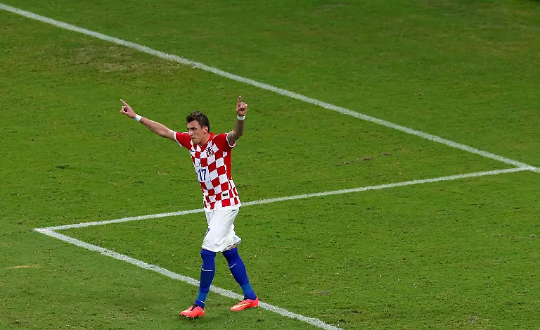 2014-06-18T233910Z-1248911929-TB3EA6J01O8A7-RTRMADP-3-SOCCER-WORLD-M18-CMR-CRO-JPG8199023725534013561