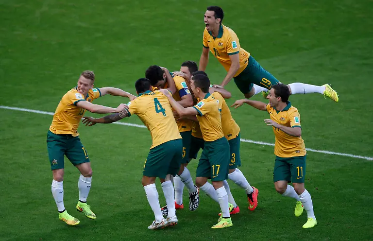 2014-06-18T172452Z-1842816698-TB3EA6I1EZOBX-RTRMADP-3-SOCCER-WORLD-M20-AUS-NED-JPG5001722597945733737