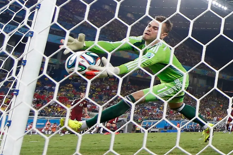 2014-06-17T232954Z-2029068458-TB3EA6I018VDA-RTRMADP-3-SOCCER-WORLD-M16-RUS-KOR-JPG5474061857906334842