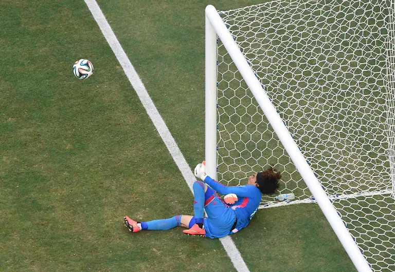 2014-06-17T194923Z-1380432461-TB3EA6H1LORRZ-RTRMADP-3-SOCCER-WORLD-M17-BRA-MEX-JPG3046793066276595532