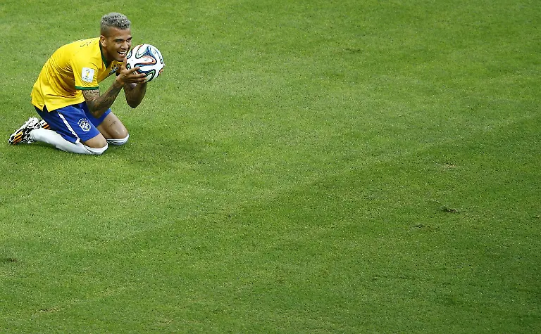 2014-06-17T194347Z-2063552581-TB3EA6H1LFER1-RTRMADP-3-SOCCER-WORLD-M17-BRA-MEX-JPG3541849957197666077