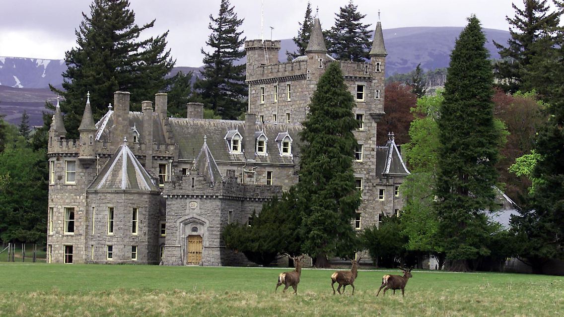 Invercauld Castle bei Braemar in den schottischen Highlands.