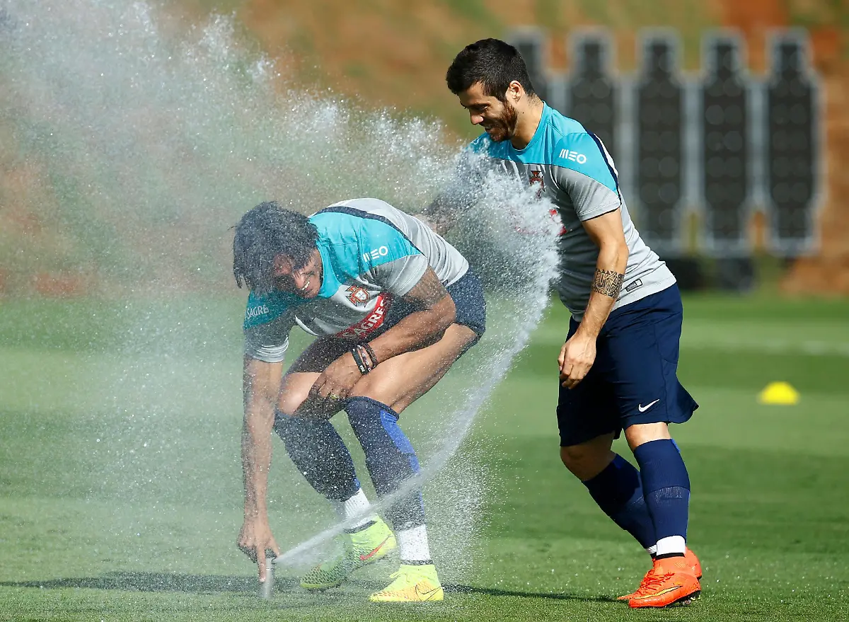 2014-06-14T171138Z-565017684-TB3EA6E1EEJ9C-RTRMADP-3-BRAZIL-WORLDCUP-JPG232828760341254270