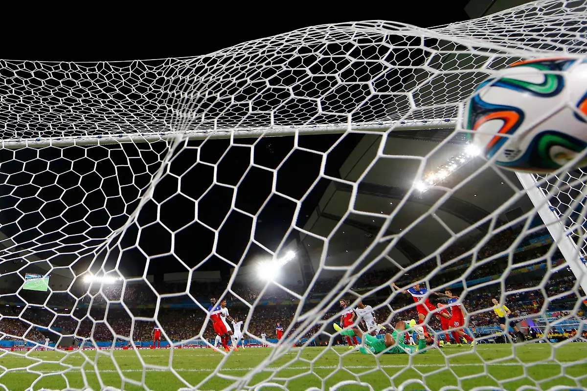 2014-06-16T235124Z-1398675998-TB3EA6H028P9I-RTRMADP-3-SOCCER-WORLD-M14-GHA-USA-JPG572947648631379921