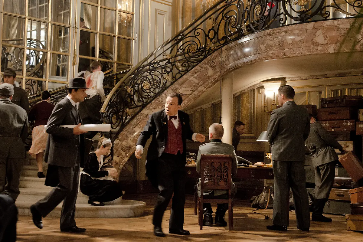 Jacques-Lanvin-Jean-Marc-Roulot-Concierge-Charlie-Nelson-Hauptquartier-Foyer-Hotel-Meurice-Diplomatie-8