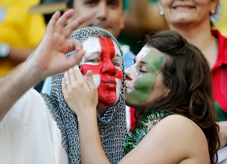 2014-06-14T222400Z-40363110-TB3EA6E1SV5ZR-RTRMADP-3-SOCCER-WORLD-M08-ENG-ITA-JPG1125363377468563549