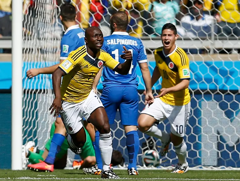 2014-06-14T191210Z-2024928301-GF2EA6E1GMX03-RTRMADP-3-SOCCER-WORLD-M05-COL-GRE-JPG8657974688150597773