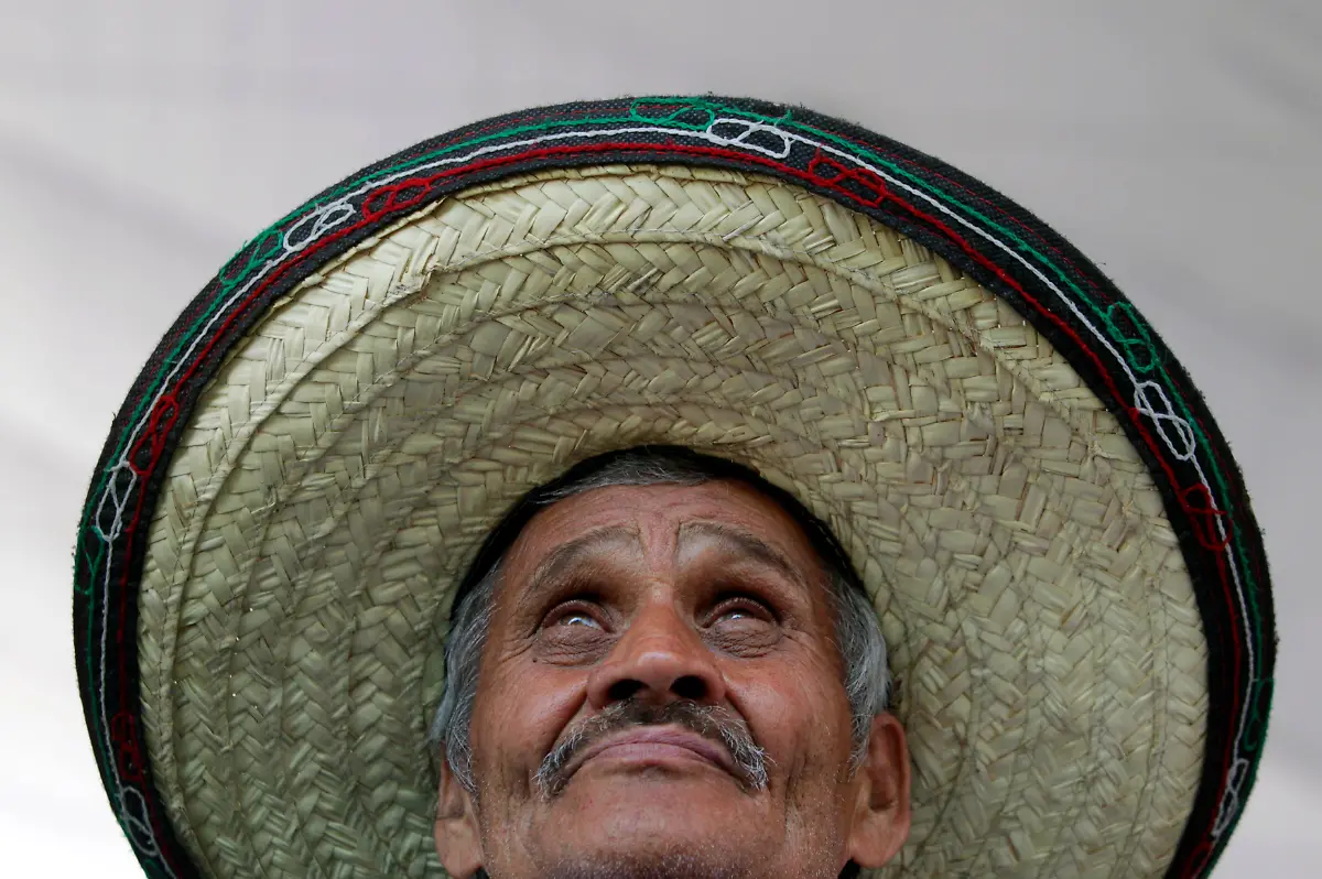 2014-06-13T203203Z-1643539886-GM1EA6E0CDT01-RTRMADP-3-BRAZIL-WORLDCUP-JPG7034095234363734122