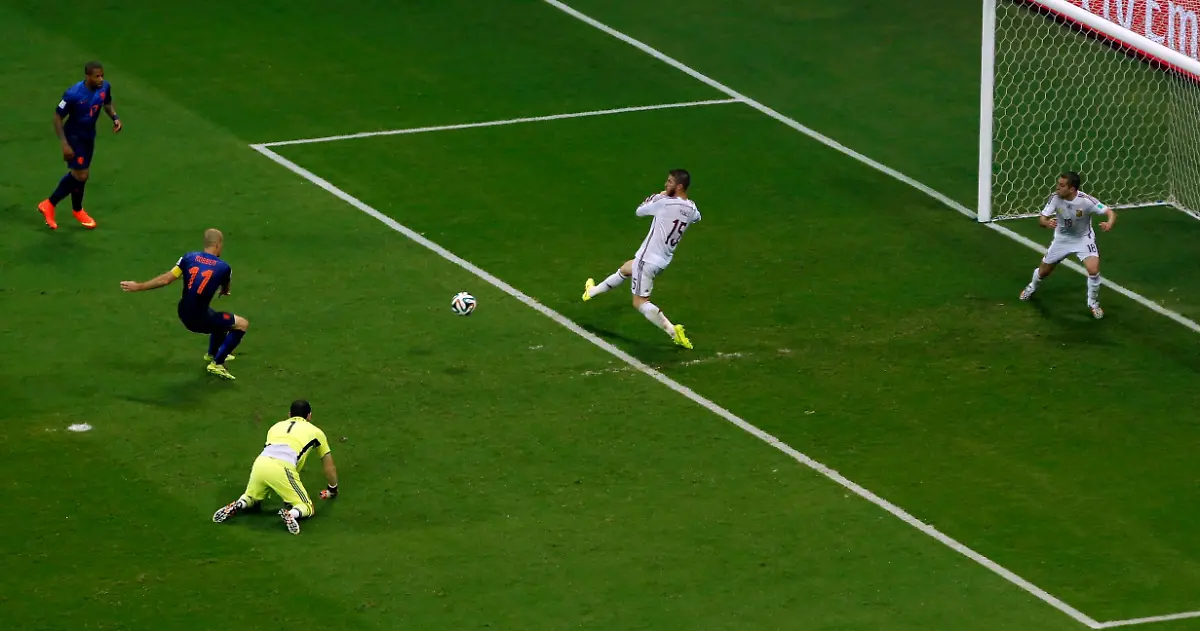 2014-06-13T211002Z-2037304233-TB3EA6D1PFXSB-RTRMADP-3-SOCCER-WORLD-M03-ESP-NED-JPG3824785796359669085