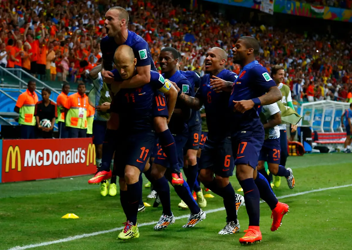 2014-06-13T211819Z-1743093696-TB3EA6D1PTETF-RTRMADP-3-SOCCER-WORLD-M03-ESP-NED-JPG4235108150720631742