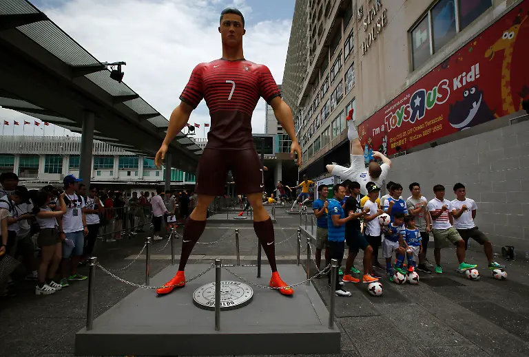 2014-06-12T065430Z-1238120762-GM1EA6C15AY01-RTRMADP-3-SOCCER-WORLD-JPG4026453493072302237