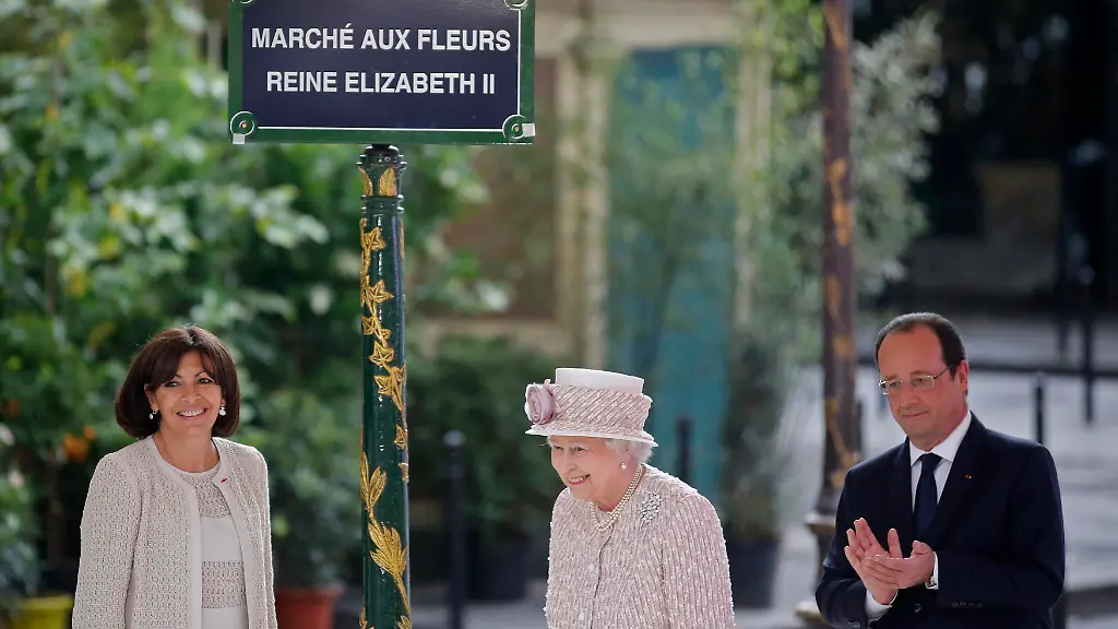 2014-06-07T110716Z-518553047-PM1EA670WFZ01-RTRMADP-3-DDAY-ANNIVERSARY-QUEEN-JPG3192126058999405044