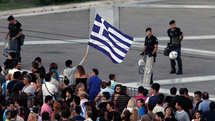 Proteste in Athen: Streiks begleiten die historische Abstimmung im Parlament.