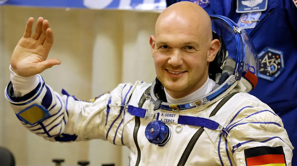 32897800B9ED90BE-jpg1429110033903632924