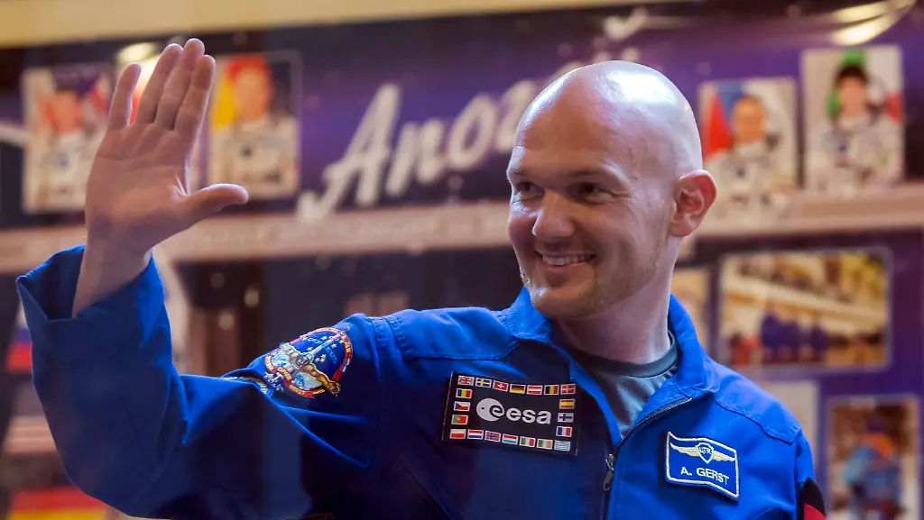 2014-05-27T144444Z-1687408872-GM1EA5R1R1E01-RTRMADP-3-KAZAKHSTAN-JPG5685584305245443081