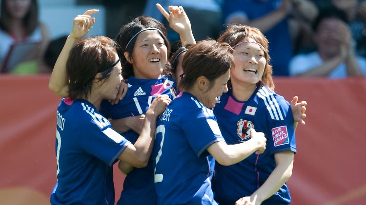 Die Japanerinnen haben nach dem knappen 2:1-Sieg allen Grund zur Freude.