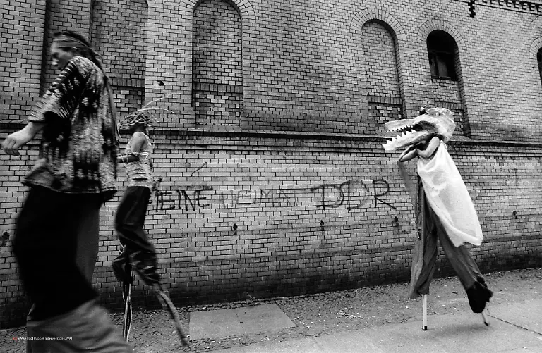 Wise-Fool-Puppet-Intervention-1992-berlinwonderland-press-14