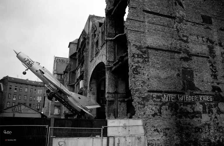 Tacheles-1993-berlinwonderland-press-13