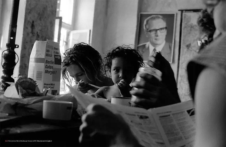 Wohnzimmer-Kleine-Hamburger-Strasse-5-1990-berlinwonderland-press-5