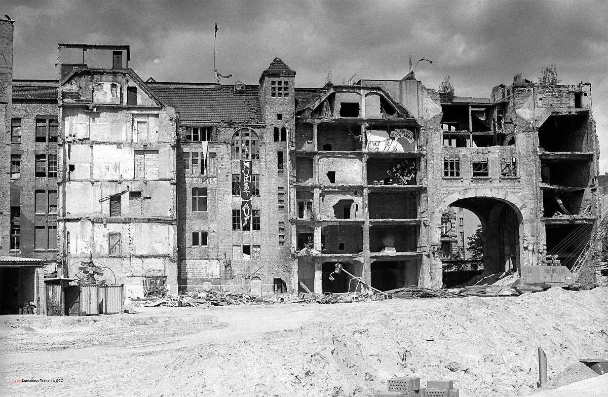 Kunsthaus-Tacheles-1990-berlinwonderland-press-3