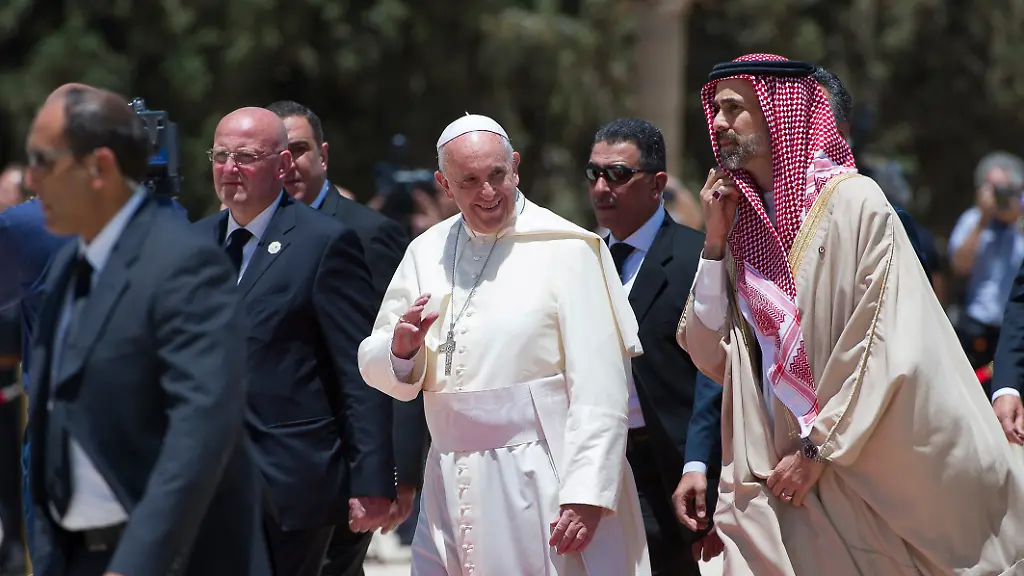 2014-05-24T112759Z-1233587990-GM1EA5O1HVY01-RTRMADP-3-POPE-HOLYLAND-JPG3976775499108975944