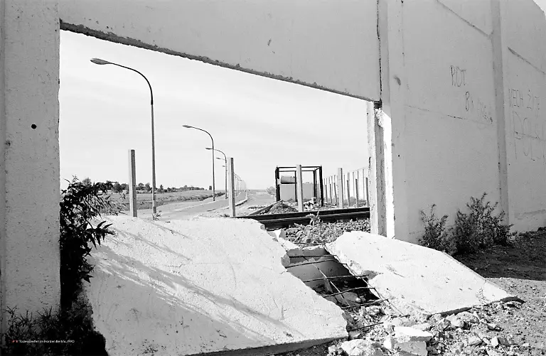 Todesstreifen-im-Norden-Berlins-1990-berlinwonderland-press