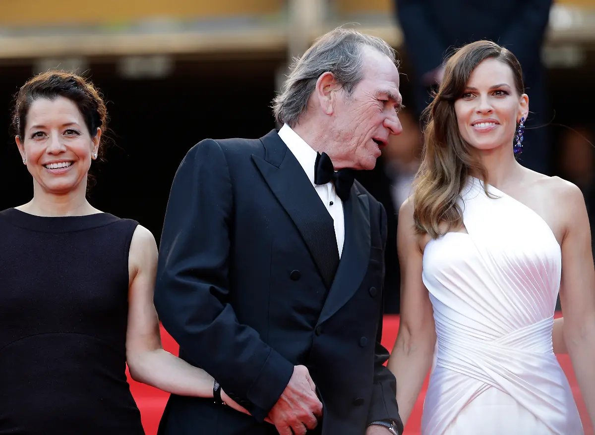 32896600410A5738-jpg1991357327952809088