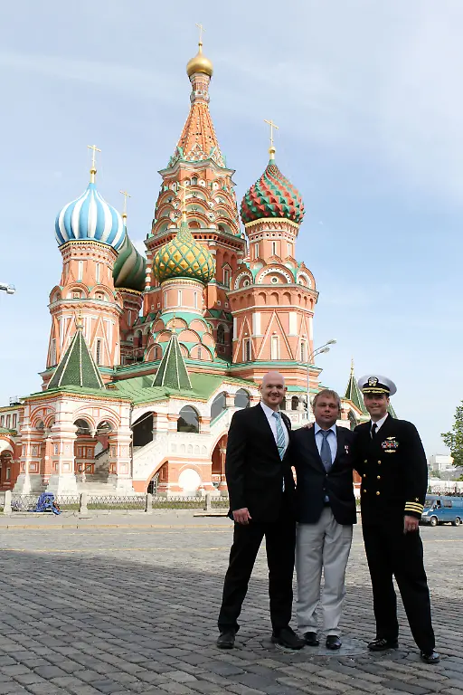 Expedition-40-41-visit-to-Red-Square