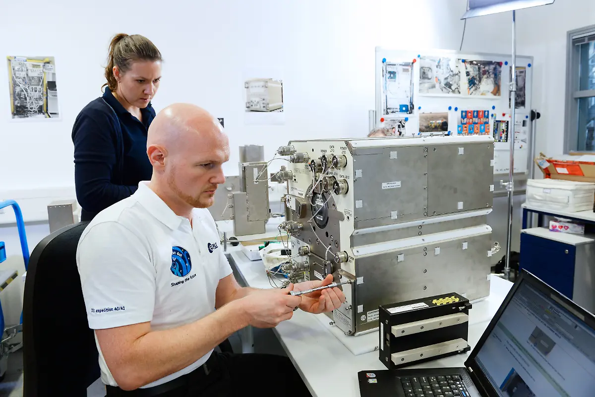dlr-Alexander-Gerst-Training-EML-ESA-DLR