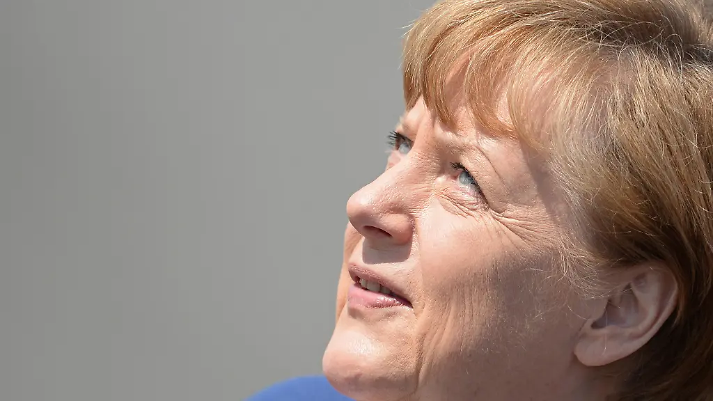 3inq0700-jpg4423423701099164045