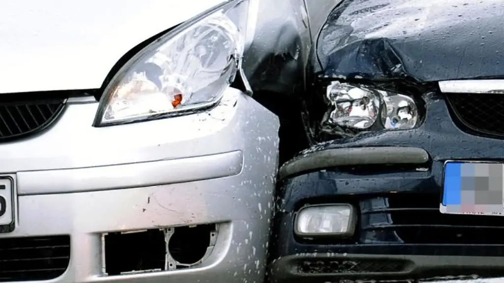 Nicht-alle-Verkehrsunfaelle-passieren-zufaellig-Sogenannte-Autobumser-provozieren-Crashs-um-Versicherungsleistungen-zu-erschleichen-Die-Folgen-fuer-die-Betrugsopfer-koennen-gravierend-sein