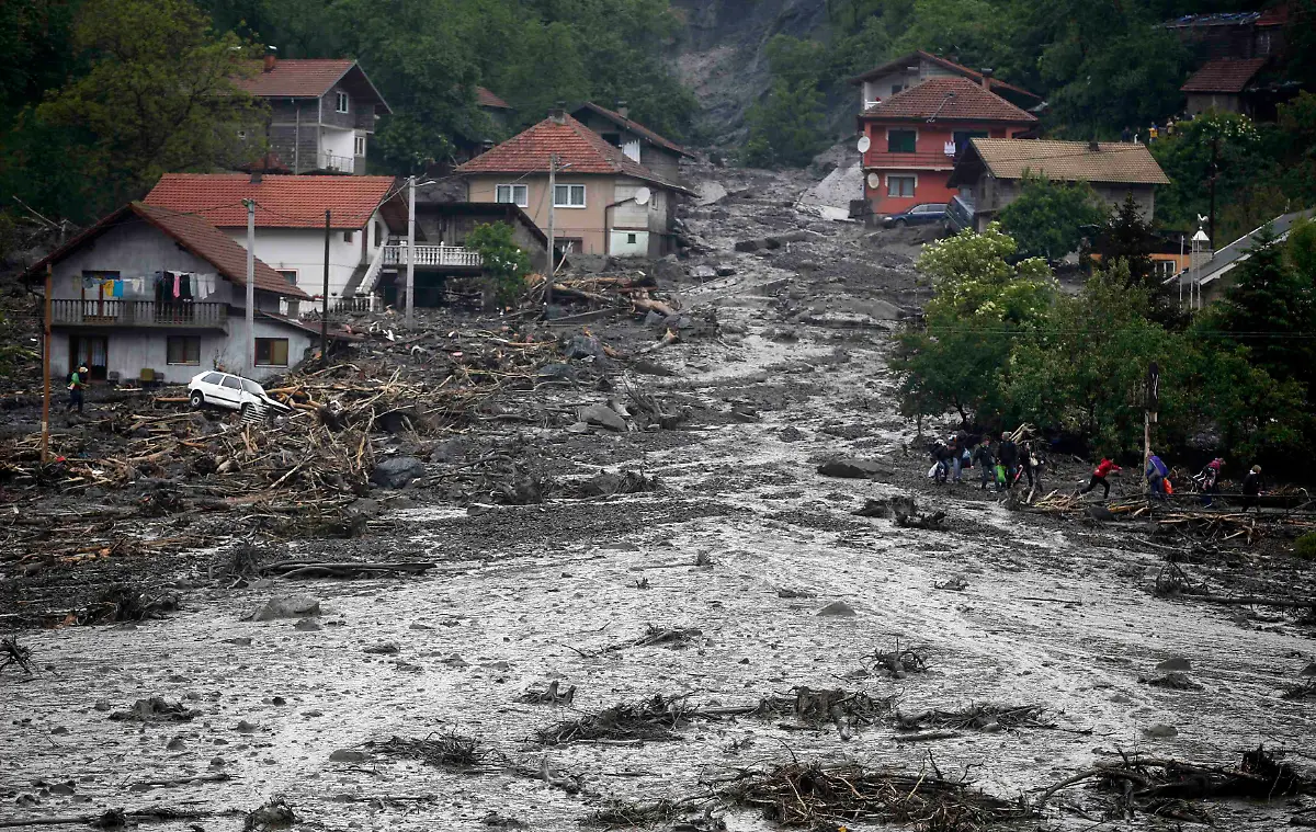 2014-05-16T121411Z-1699978334-GM1EA5G1I2701-RTRMADP-3-BALKANS-FLOOD-JPG3896187561292703372