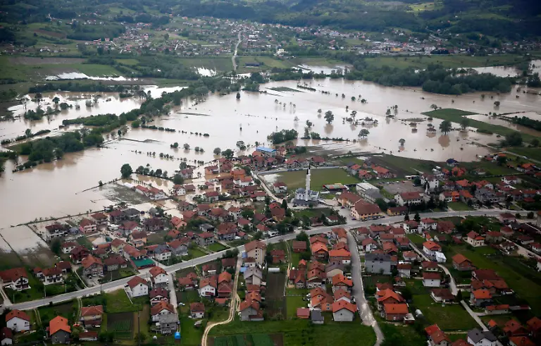 2014-05-18T135233Z-643787696-GM1EA5I1OOD01-RTRMADP-3-BALKANS-FLOODS-JPG1044794362449151597