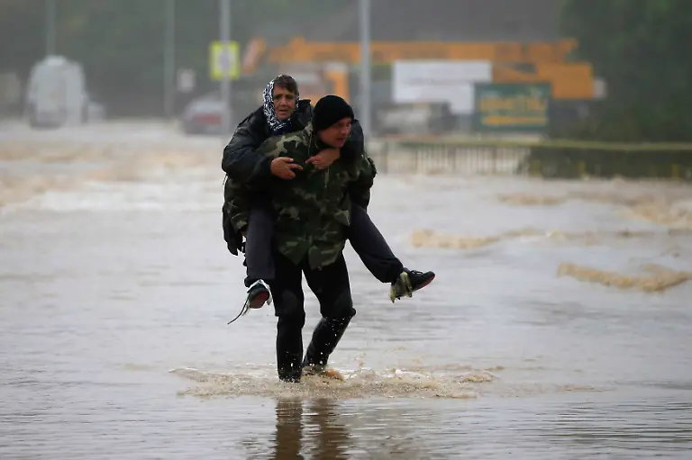 2014-05-17T144417Z-1877975297-GM1EA5G1KYK01-RTRMADP-3-BALKANS-FLOOD-JPG5367759193076483108