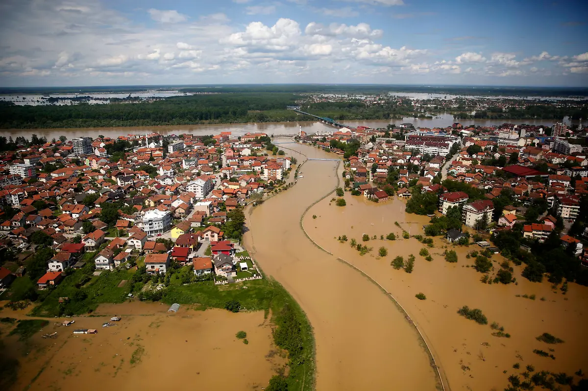 2014-05-18T131727Z-1685350443-GM1EA5I1MZB01-RTRMADP-3-BALKANS-FLOODS-JPG2358692422900971796