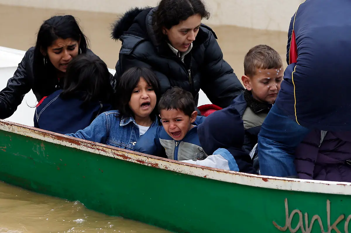 2014-05-17T150521Z-1192688627-GM1EA5H1MS701-RTRMADP-3-BALKANS-FLOOD-JPG7155693223976385557